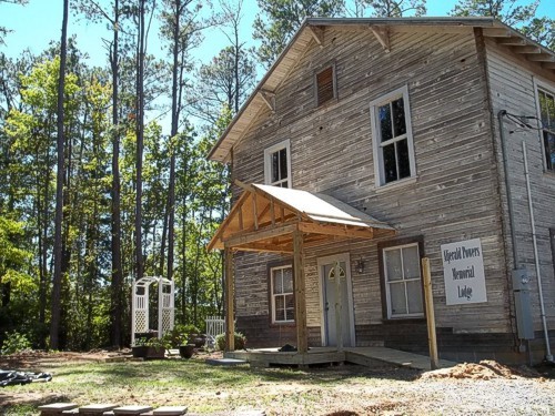 lodge_front_500x375